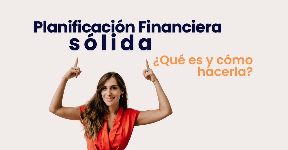 elizabeth apuntando con ambas manos al titulo del post: planificacion financiera